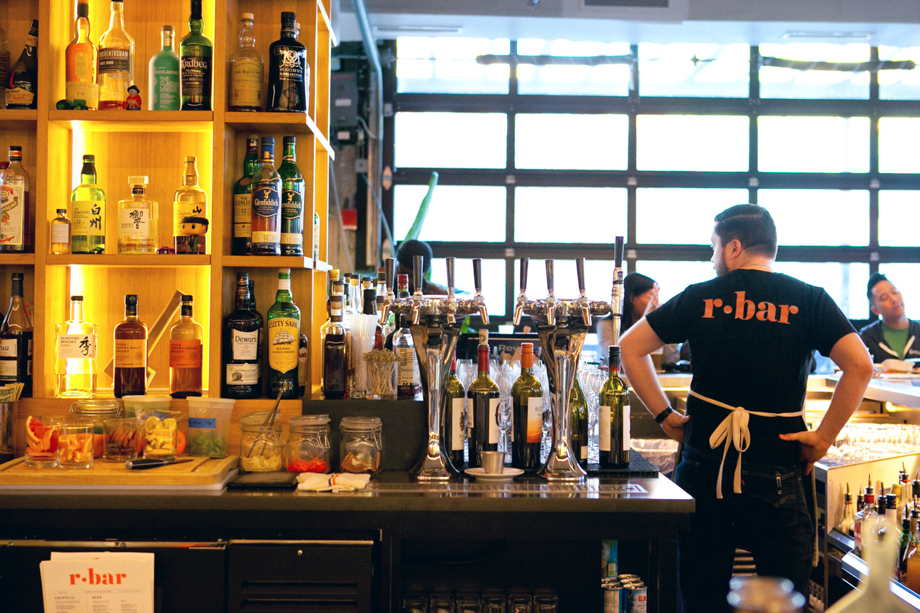 08_RBAR_BarAtmosphere_TShirt