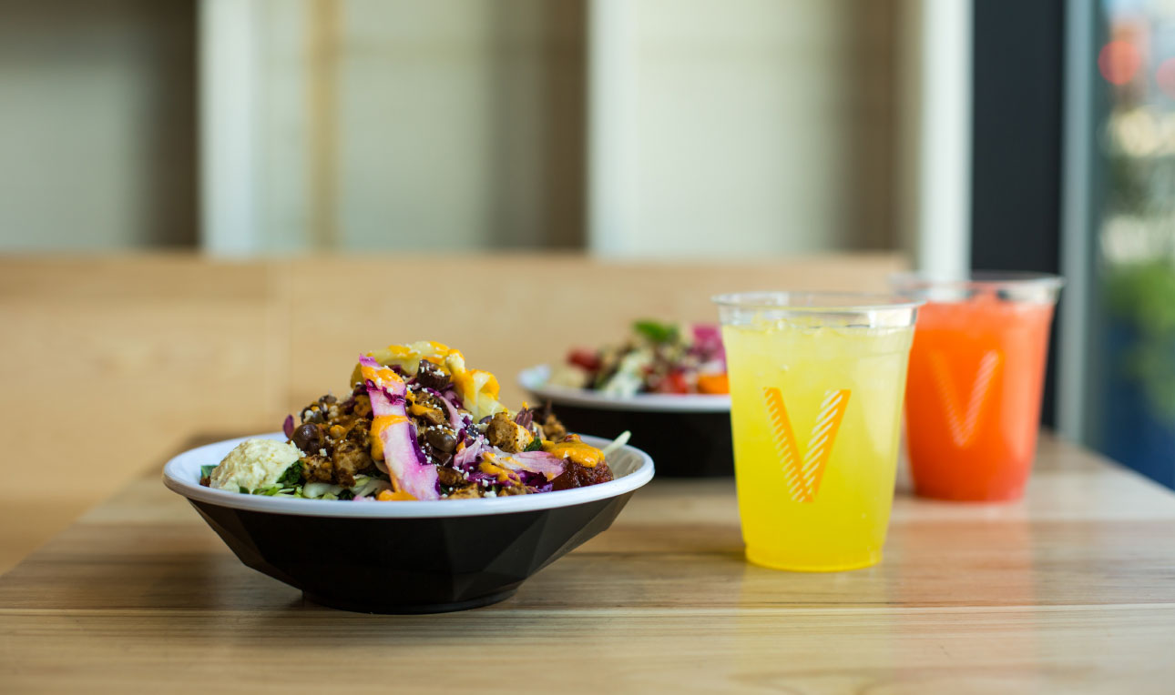 06_CAVA_Serveware_BowlwithFood_Drinks